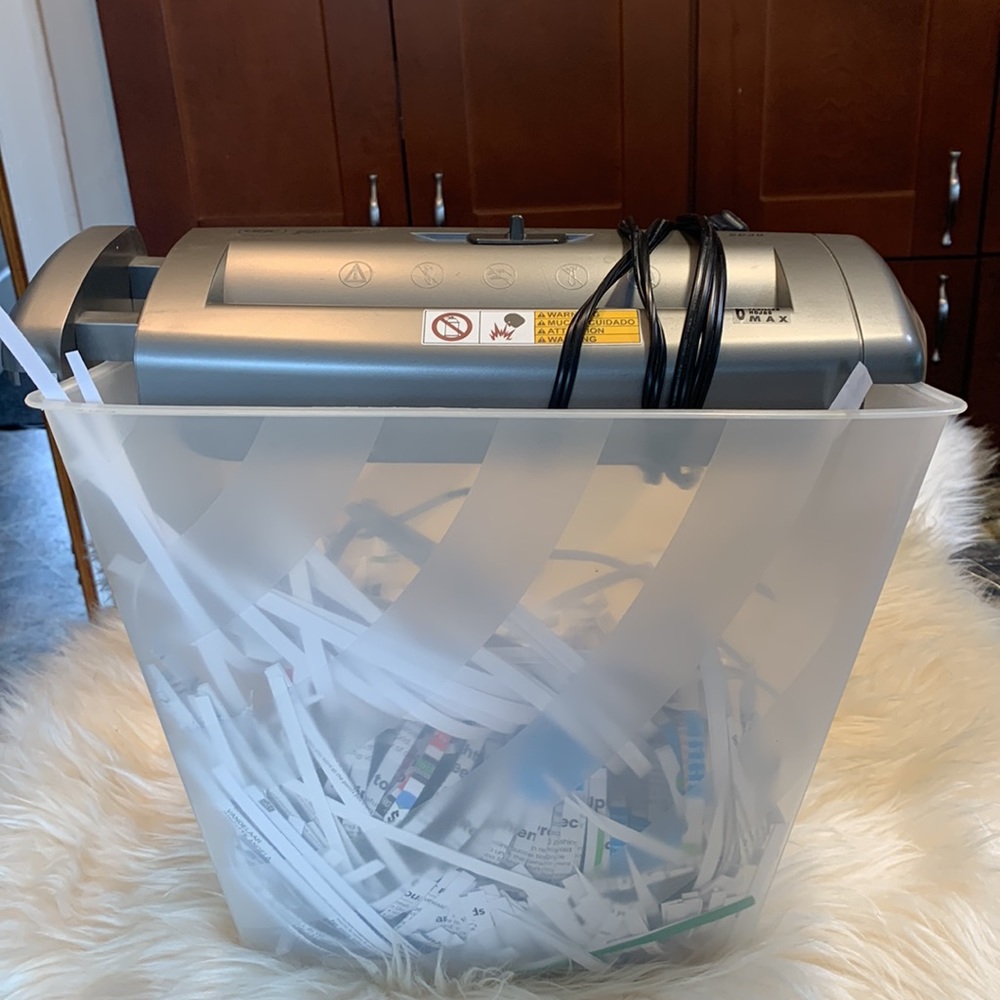 Portable paper shredder